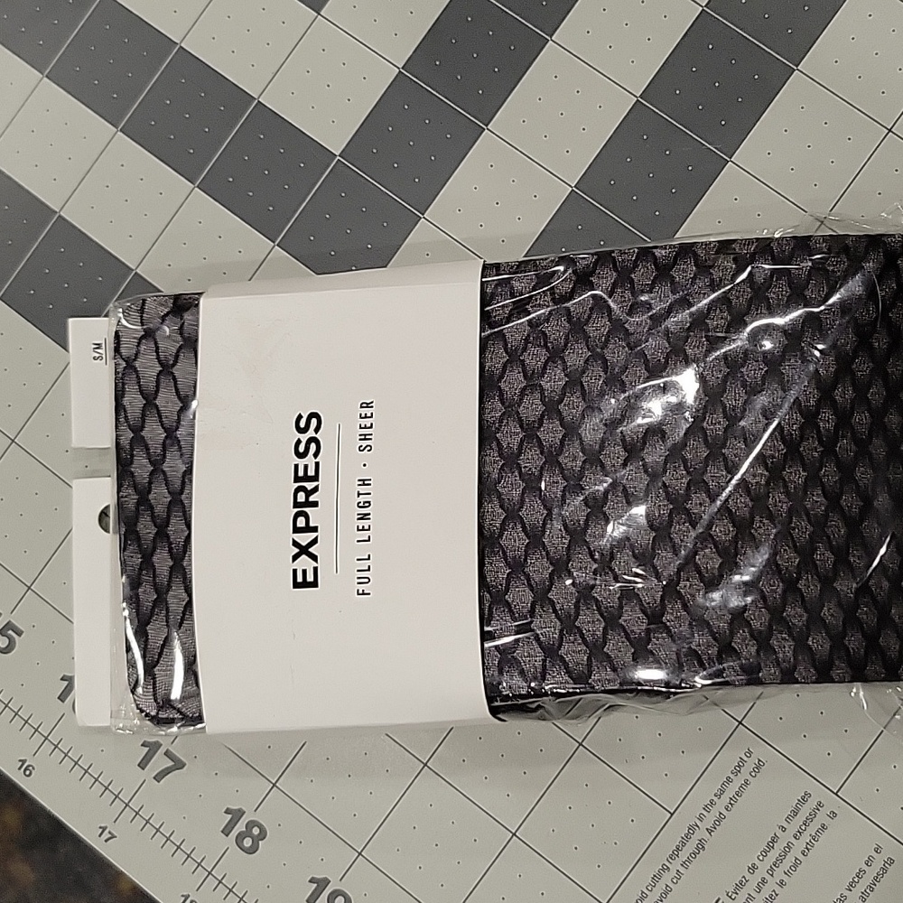NIP black sheer diamond pattern pantyhose S/M